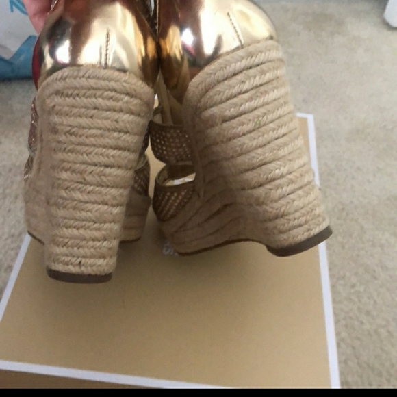 NWOT Michael Kors Beautiful Zipper Golden Wedge Shoes! - Picture 3 of 8